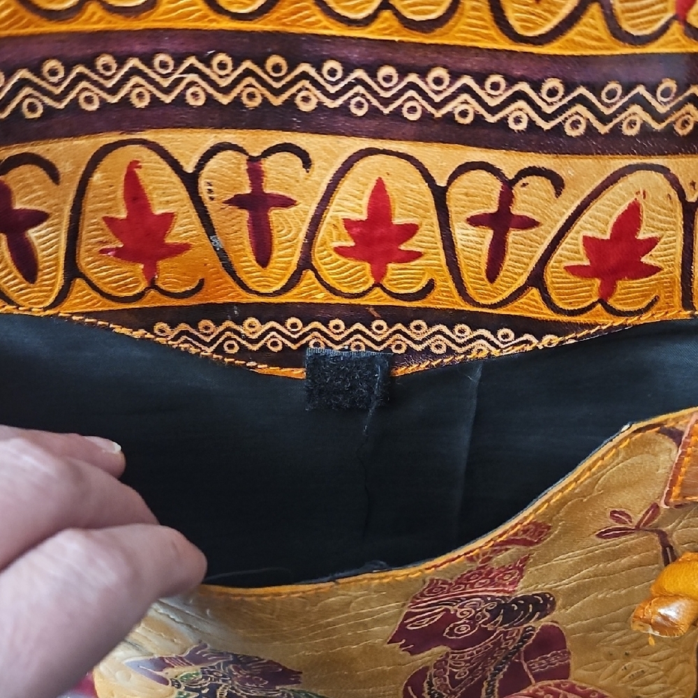 Artistic Tribal Tan Leather Shoulder Bag - Picture 10 of 16